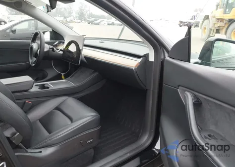 2021 Tesla Model Y Long Range Dual Motor All-Wheel Drive z USA, uszkodzony, nr VIN 5YJYGAEE3MF194474